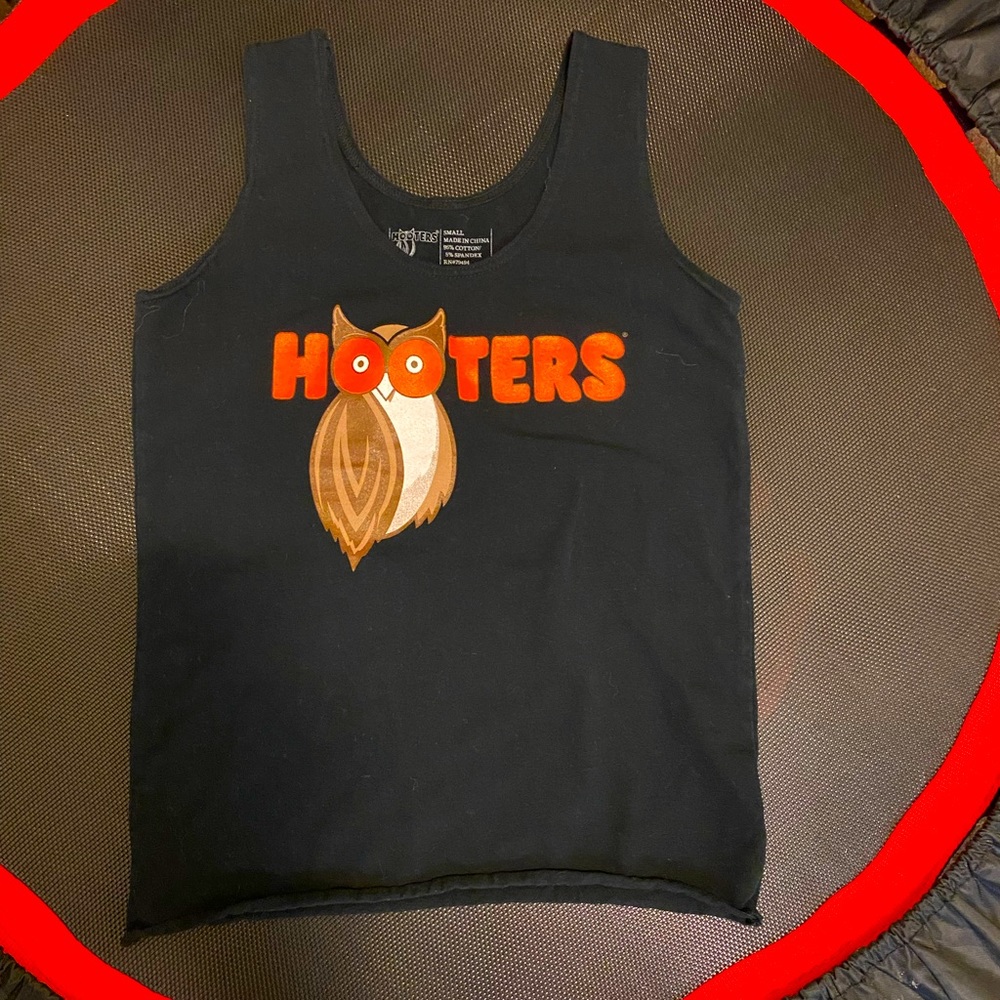 Hooters top